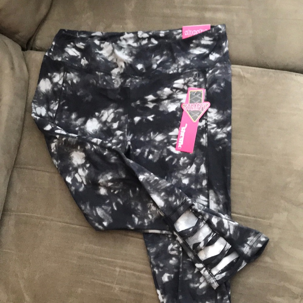 Capri leggings with strappy detail